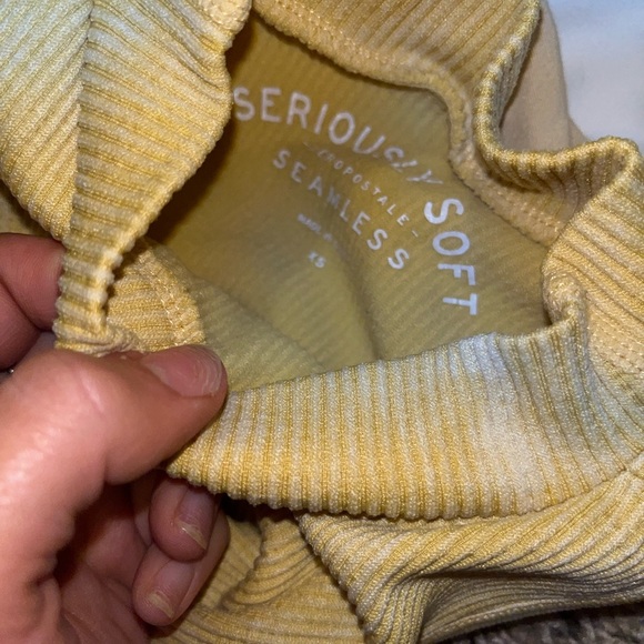 Seamless halter top in teal and yellow - Picture 2 of 10